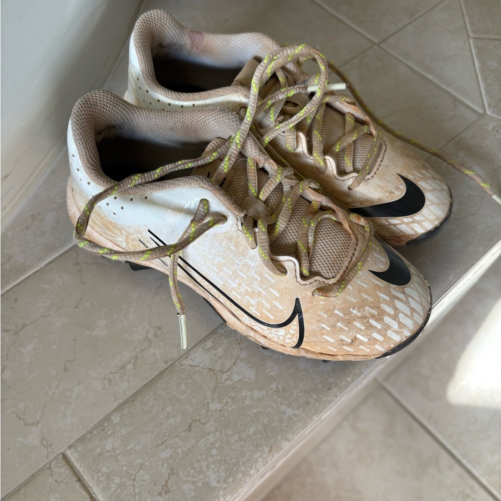 Nike girls softball cleats